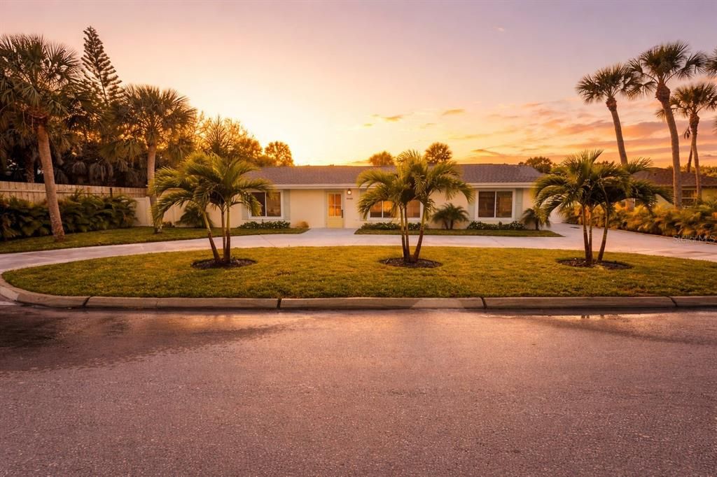 For Sale: $1,350,000 (4 beds, 4 baths, 2927 Square Feet)