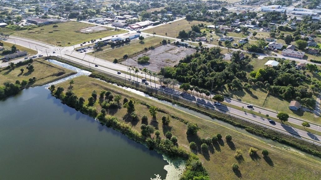 待售: $279,900 (1.02 acres)