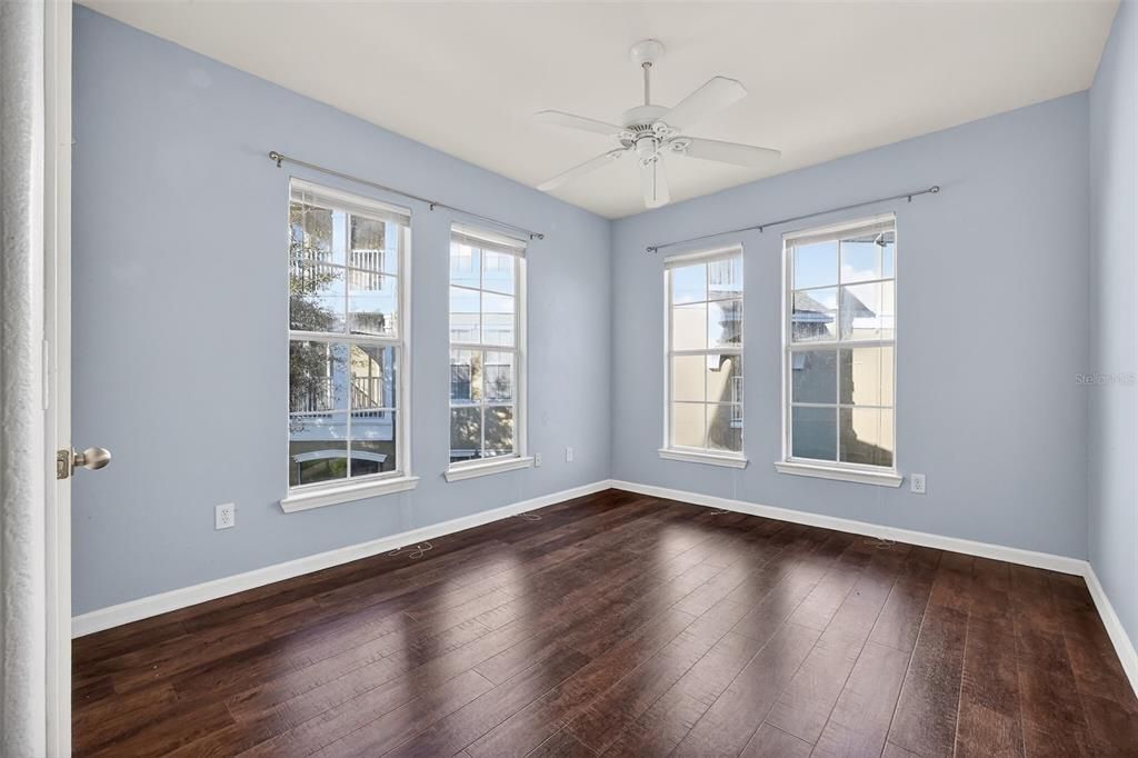 For Sale: $189,000 (2 beds, 2 baths, 1100 Square Feet)