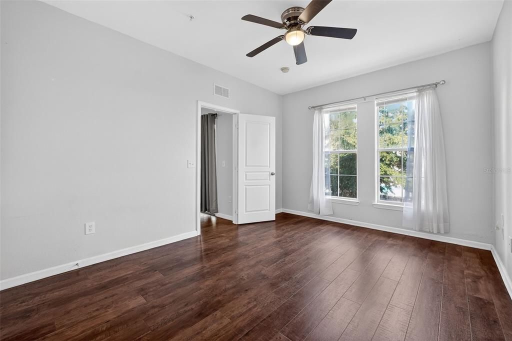 For Sale: $189,000 (2 beds, 2 baths, 1100 Square Feet)