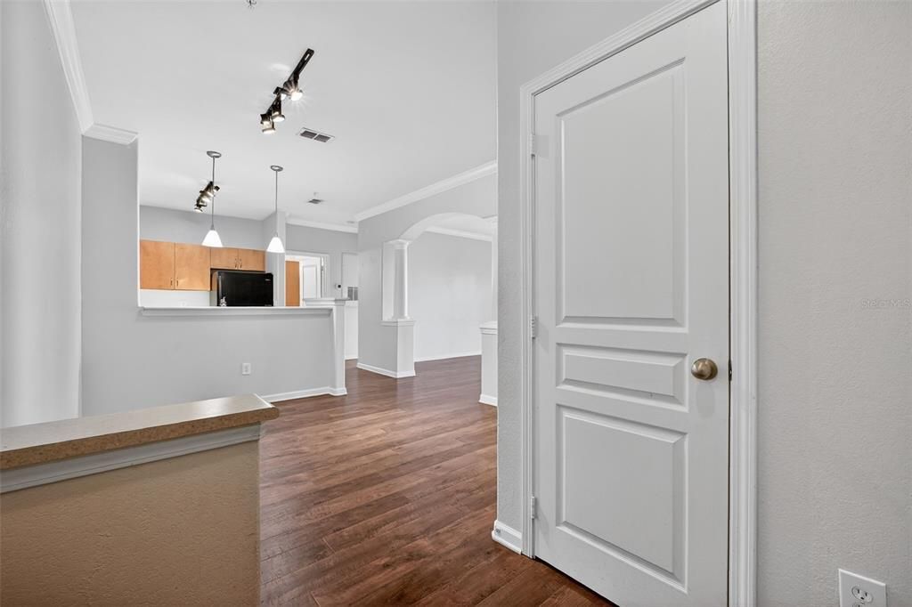 For Sale: $189,000 (2 beds, 2 baths, 1100 Square Feet)