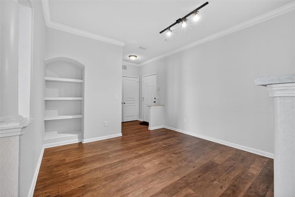 For Sale: $189,000 (2 beds, 2 baths, 1100 Square Feet)