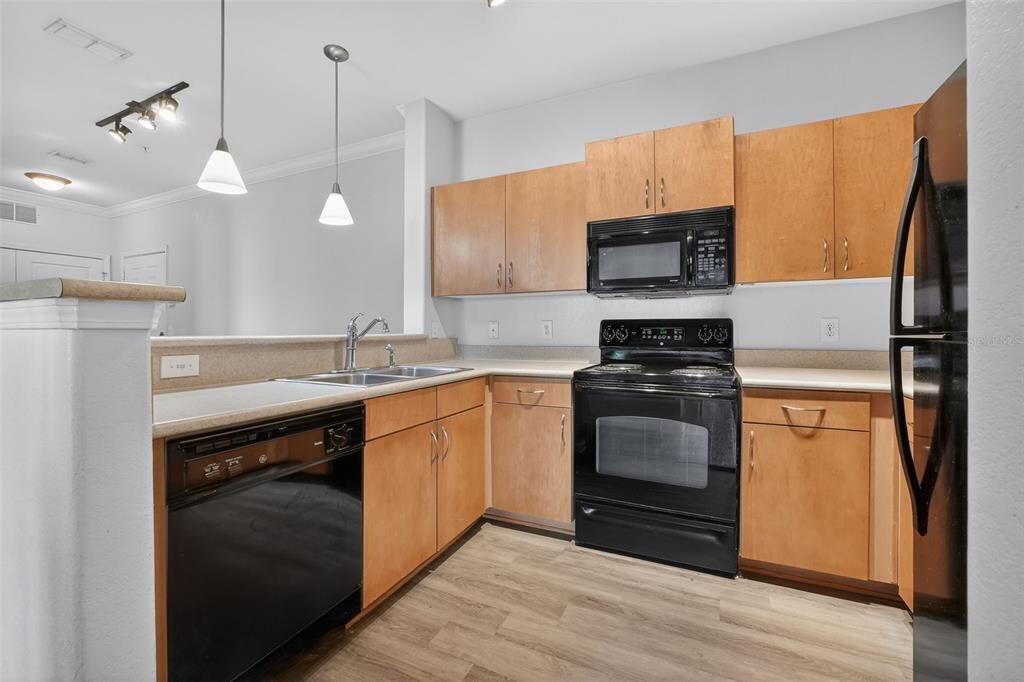 For Sale: $189,000 (2 beds, 2 baths, 1100 Square Feet)