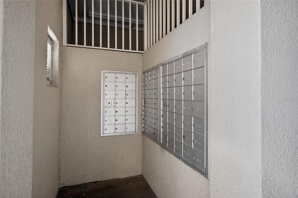 For Sale: $189,000 (2 beds, 2 baths, 1100 Square Feet)