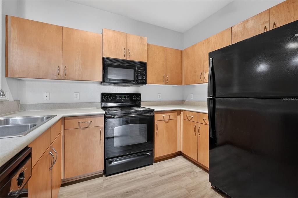 For Sale: $189,000 (2 beds, 2 baths, 1100 Square Feet)
