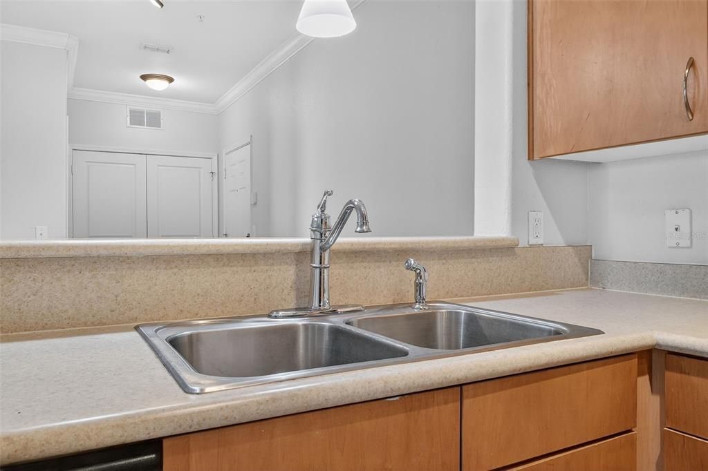 For Sale: $189,000 (2 beds, 2 baths, 1100 Square Feet)