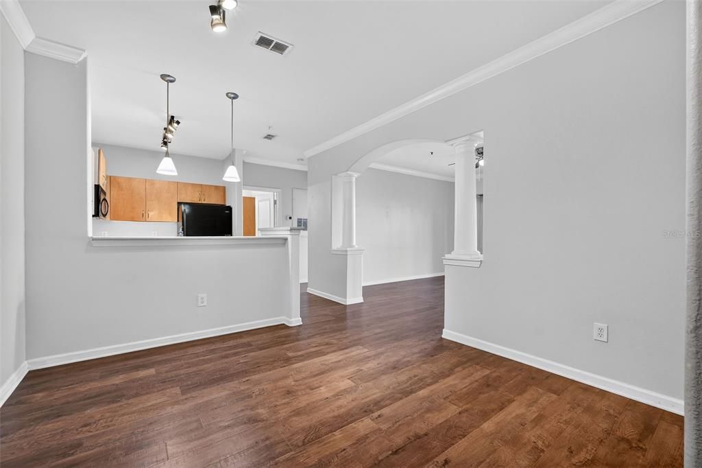 For Sale: $189,000 (2 beds, 2 baths, 1100 Square Feet)