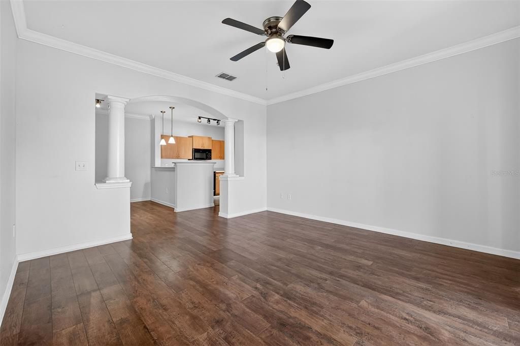 For Sale: $189,000 (2 beds, 2 baths, 1100 Square Feet)