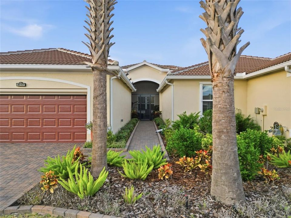For Sale: $350,000 (2 beds, 2 baths, 1648 Square Feet)