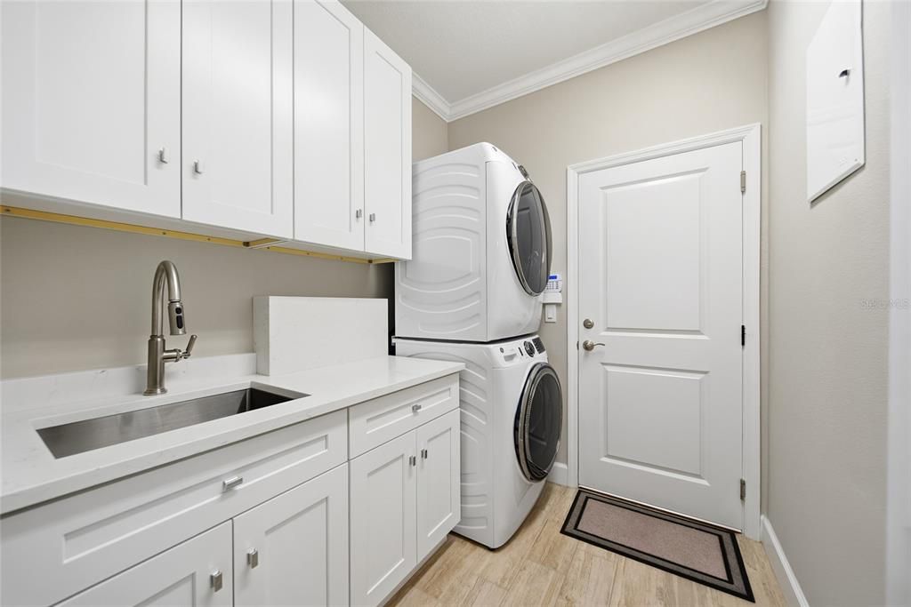 For Sale: $350,000 (2 beds, 2 baths, 1648 Square Feet)