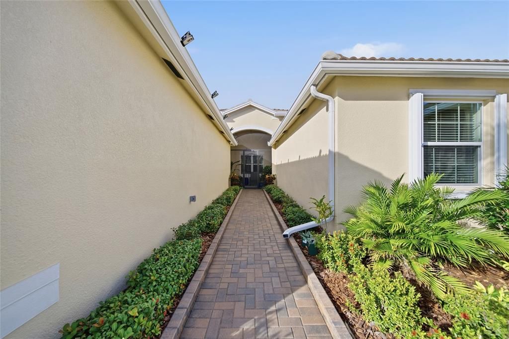 For Sale: $350,000 (2 beds, 2 baths, 1648 Square Feet)