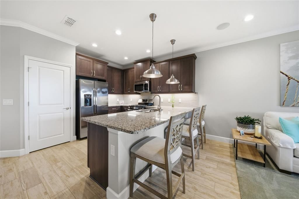 For Sale: $350,000 (2 beds, 2 baths, 1648 Square Feet)