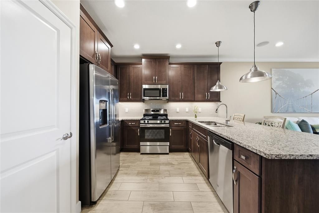 For Sale: $350,000 (2 beds, 2 baths, 1648 Square Feet)