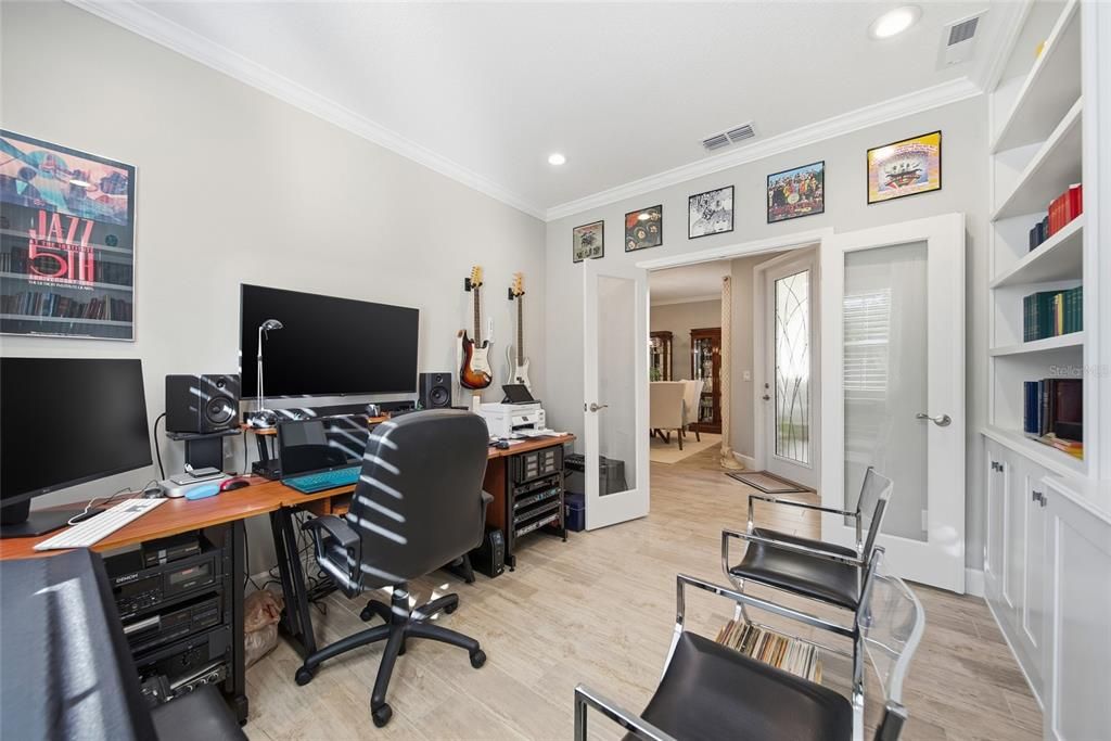 For Sale: $350,000 (2 beds, 2 baths, 1648 Square Feet)