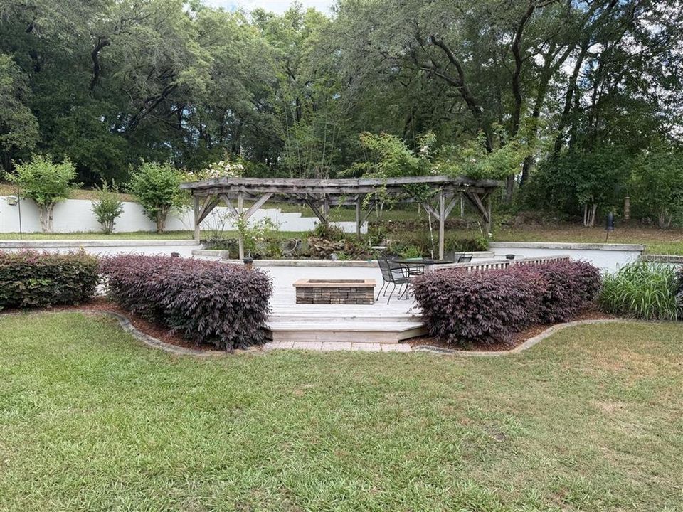 Под контрактом: $359,000 (3 спален, 2 ванн, 1470 Квадратных фут)