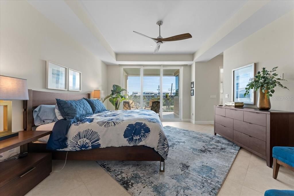 На продажу: $2,100,000 (3 спален, 3 ванн, 3029 Квадратных фут)