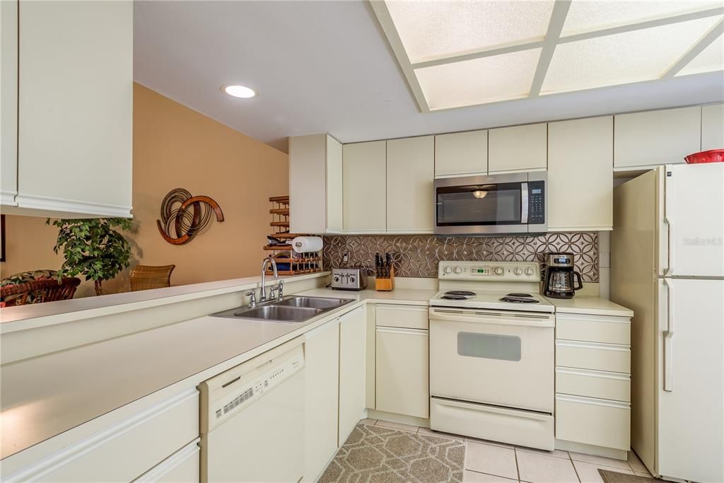 For Sale: $315,000 (3 beds, 2 baths, 1280 Square Feet)