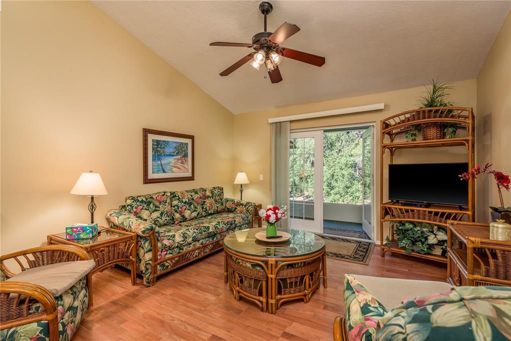For Sale: $315,000 (3 beds, 2 baths, 1280 Square Feet)