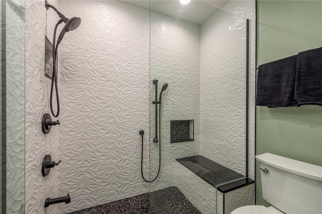 For Sale: $315,000 (3 beds, 2 baths, 1280 Square Feet)