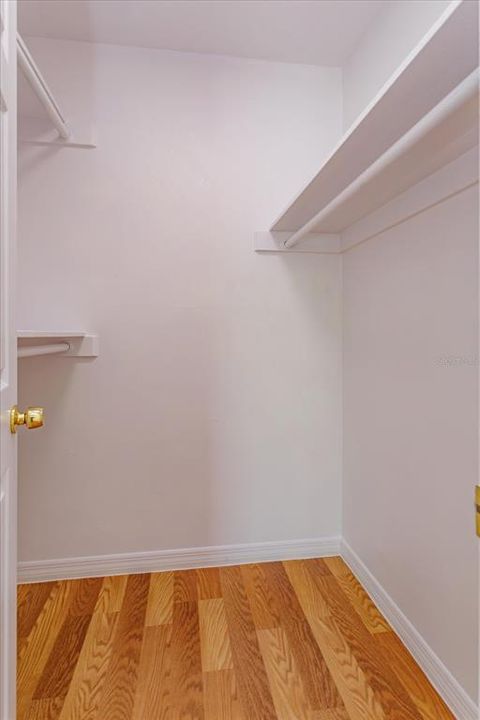 Active With Contract: $140,000 (2 beds, 2 baths, 984 Square Feet)