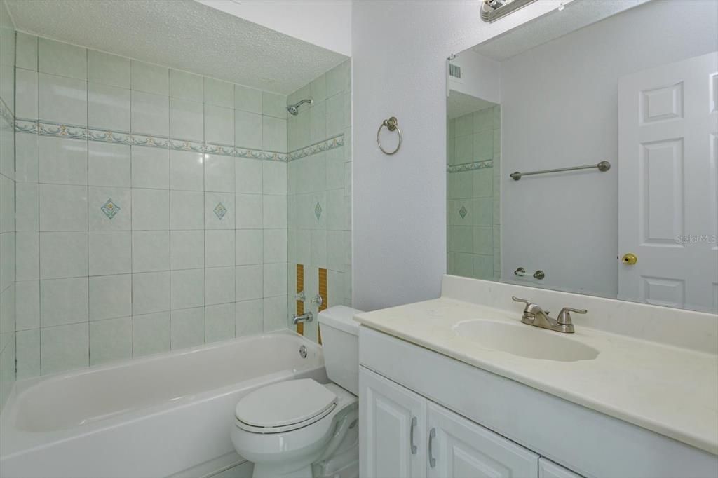 Active With Contract: $140,000 (2 beds, 2 baths, 984 Square Feet)