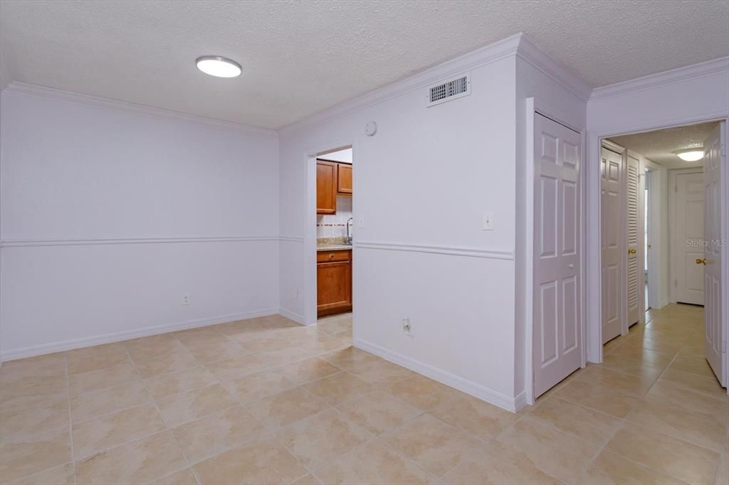 Active With Contract: $140,000 (2 beds, 2 baths, 984 Square Feet)