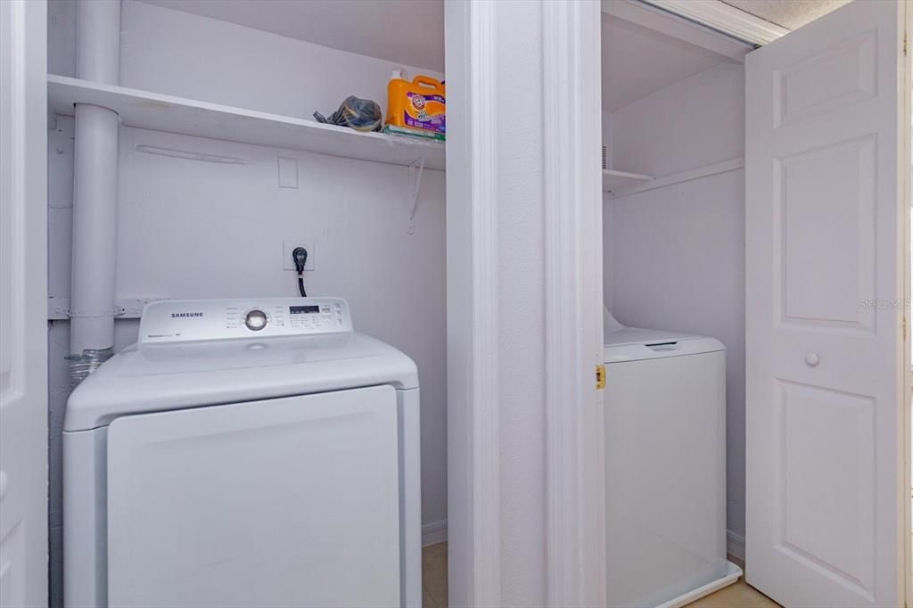 Active With Contract: $140,000 (2 beds, 2 baths, 984 Square Feet)