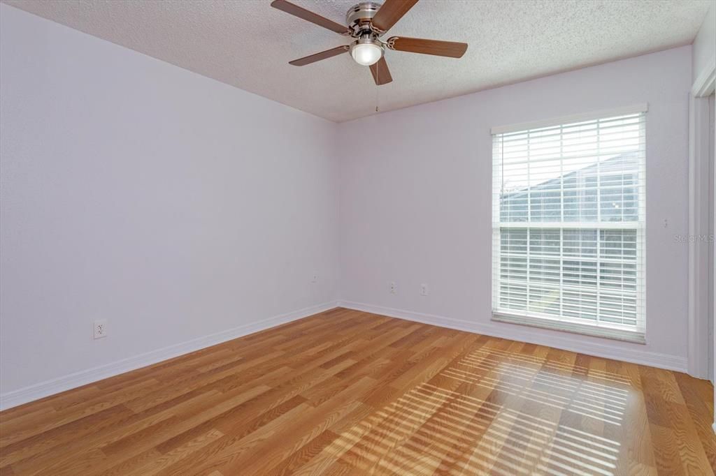 Active With Contract: $140,000 (2 beds, 2 baths, 984 Square Feet)