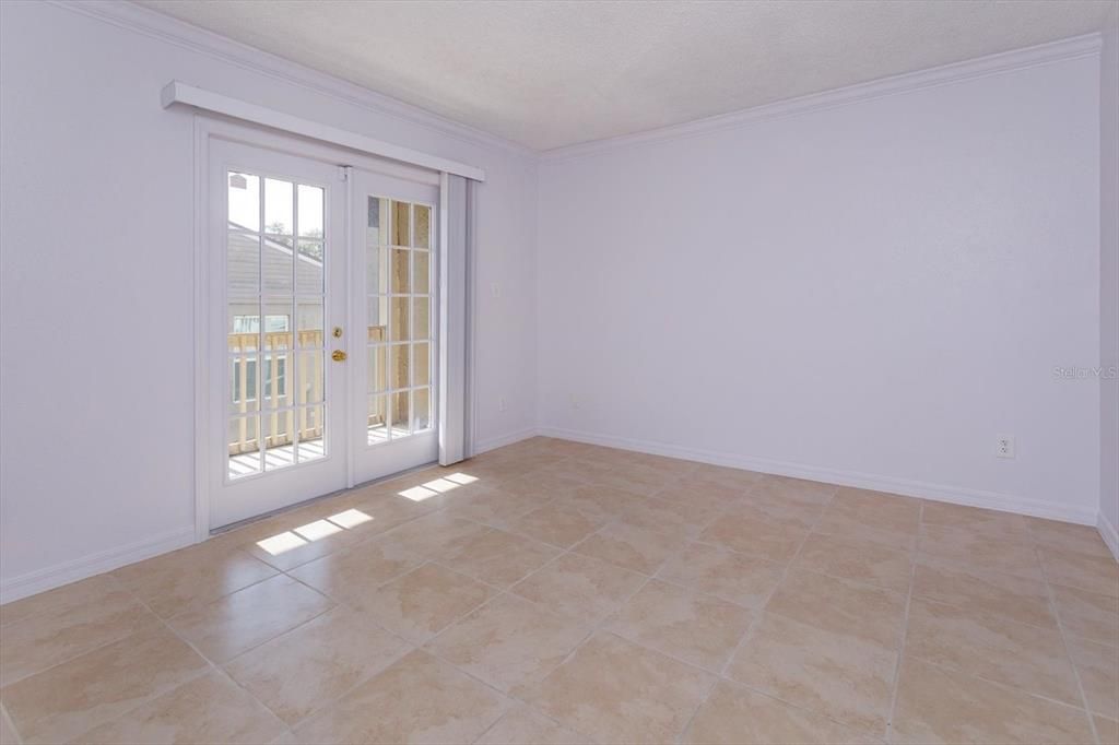 Active With Contract: $140,000 (2 beds, 2 baths, 984 Square Feet)