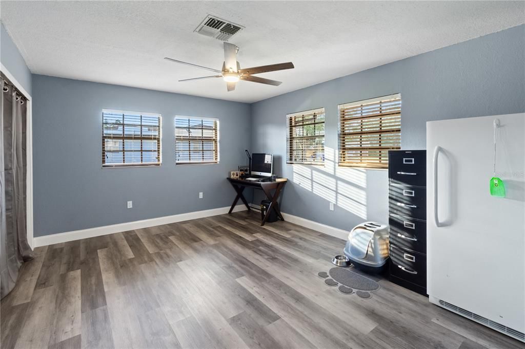 For Sale: $475,000 (3 beds, 2 baths, 2299 Square Feet)