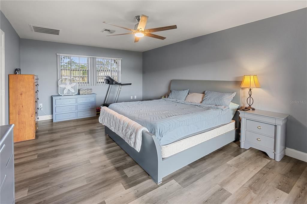 For Sale: $475,000 (3 beds, 2 baths, 2299 Square Feet)