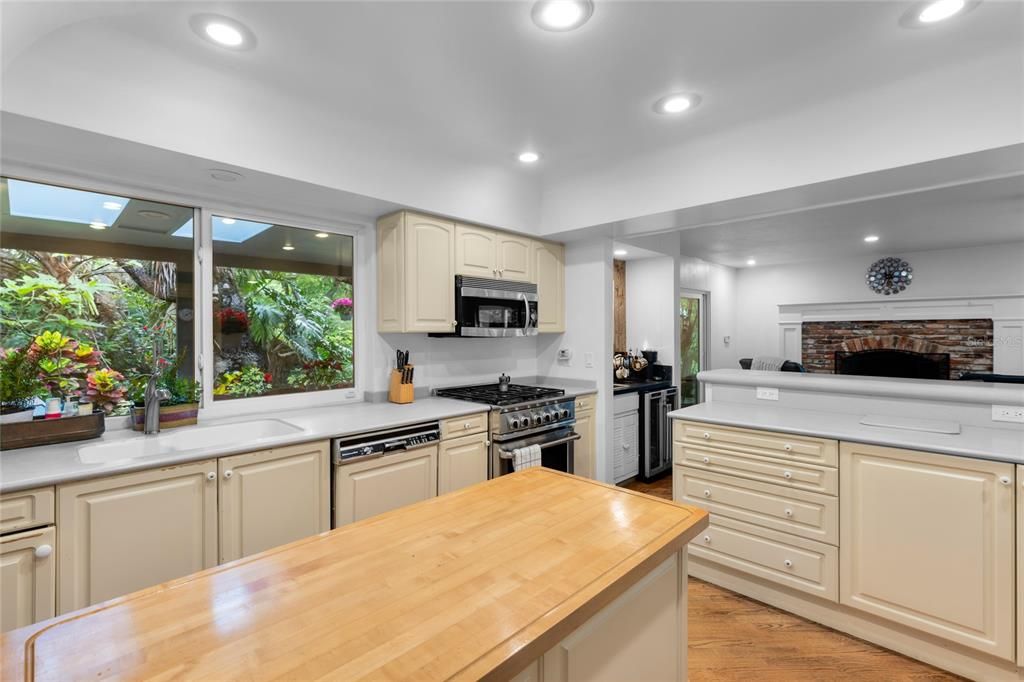 En Venta: $1,200,000 (4 camas, 4 baños, 2094 Pies cuadrados)