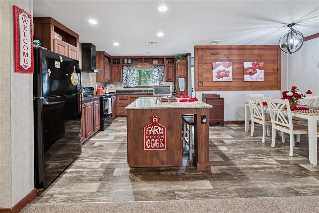 For Sale: $214,900 (4 beds, 2 baths, 1560 Square Feet)