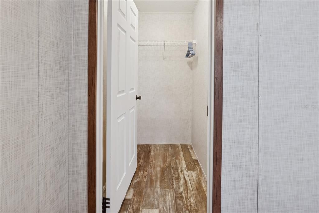 For Sale: $214,900 (4 beds, 2 baths, 1560 Square Feet)
