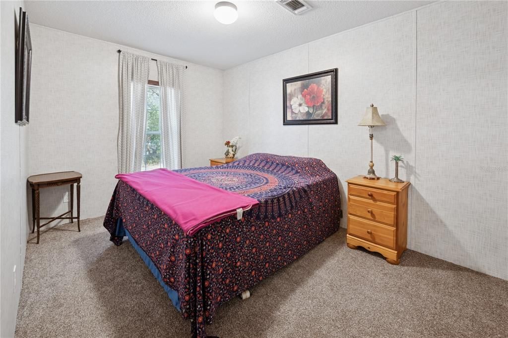 For Sale: $214,900 (4 beds, 2 baths, 1560 Square Feet)