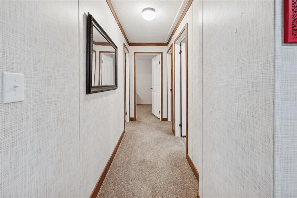 For Sale: $214,900 (4 beds, 2 baths, 1560 Square Feet)