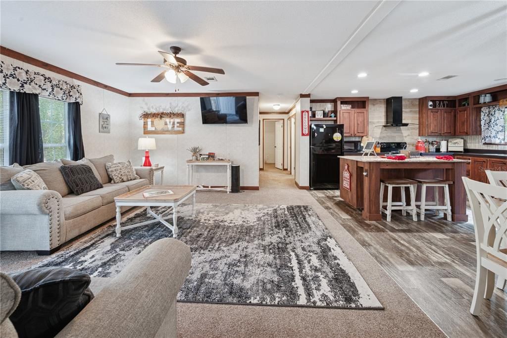 For Sale: $214,900 (4 beds, 2 baths, 1560 Square Feet)
