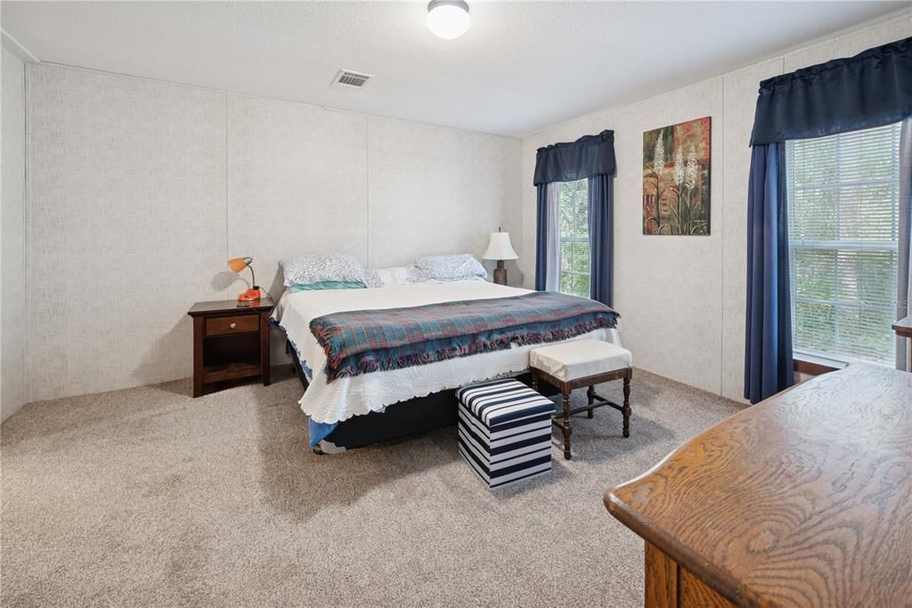 For Sale: $214,900 (4 beds, 2 baths, 1560 Square Feet)
