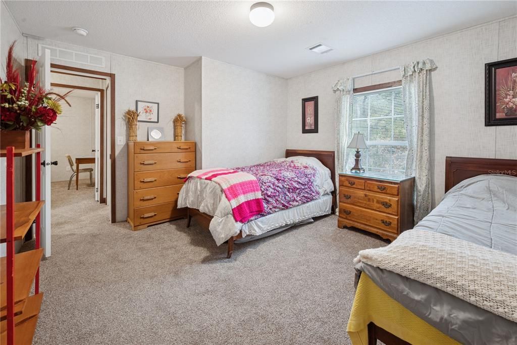 For Sale: $214,900 (4 beds, 2 baths, 1560 Square Feet)