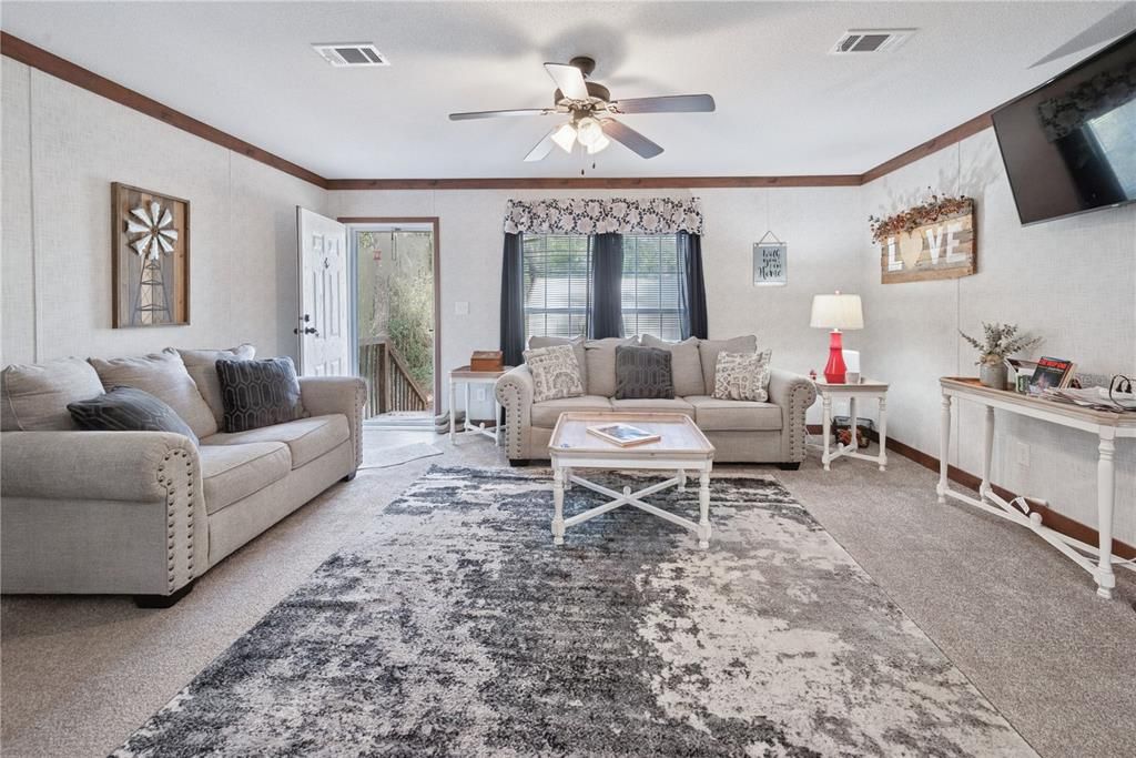 For Sale: $214,900 (4 beds, 2 baths, 1560 Square Feet)