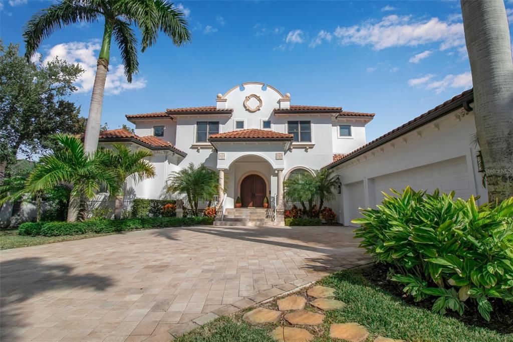Activo con contrato: $5,985,000 (4 camas, 4 baños, 5310 Pies cuadrados)