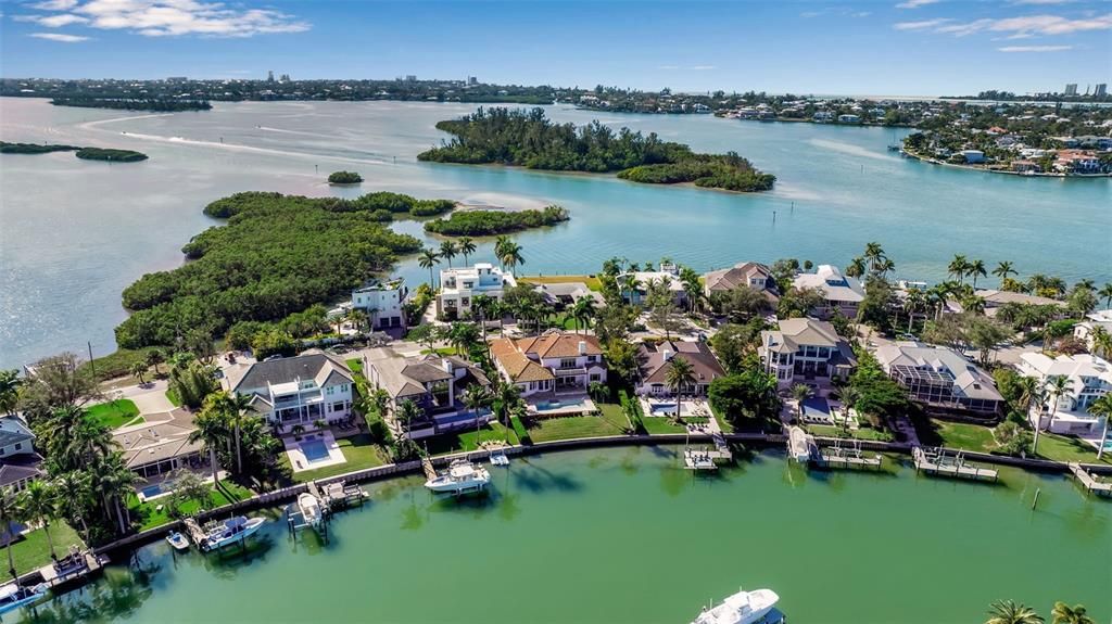 Activo con contrato: $5,985,000 (4 camas, 4 baños, 5310 Pies cuadrados)