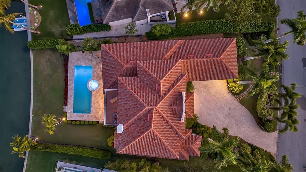 Activo con contrato: $5,985,000 (4 camas, 4 baños, 5310 Pies cuadrados)
