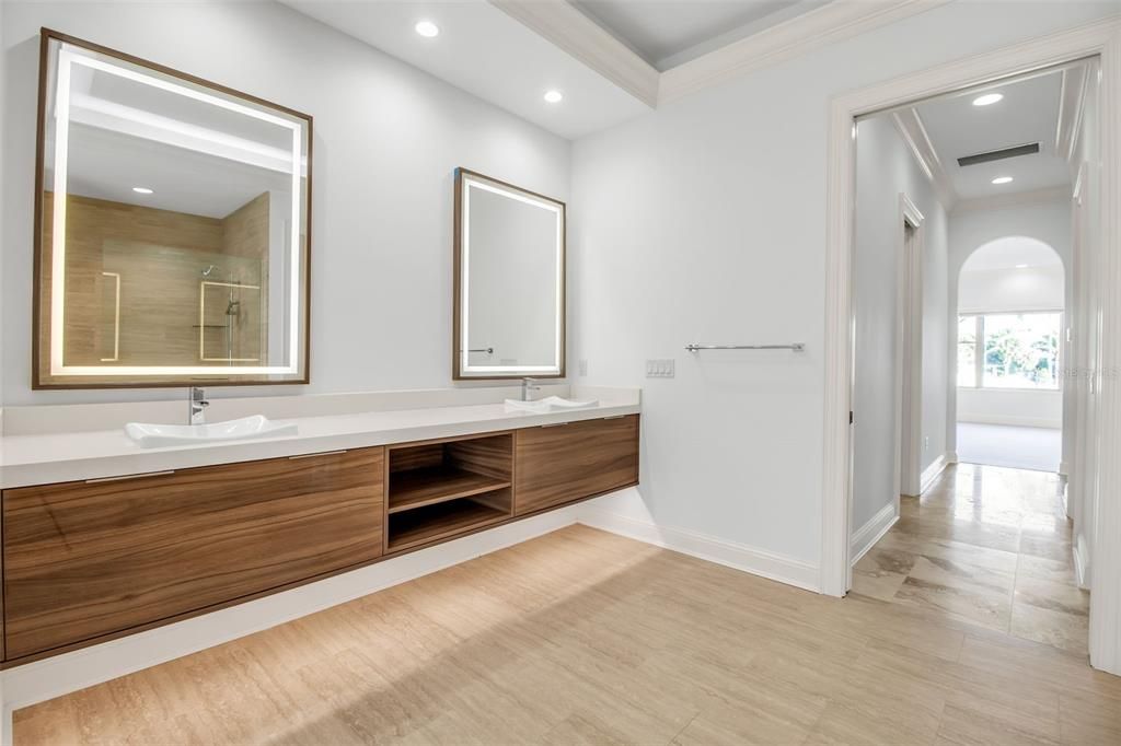 Activo con contrato: $5,985,000 (4 camas, 4 baños, 5310 Pies cuadrados)