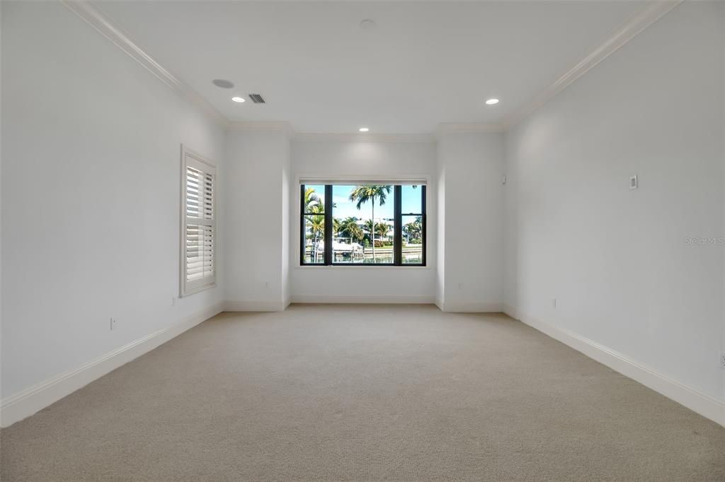 Activo con contrato: $5,985,000 (4 camas, 4 baños, 5310 Pies cuadrados)