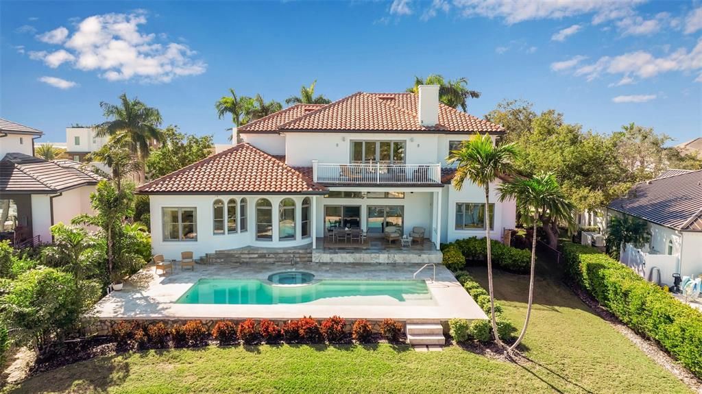 Activo con contrato: $5,985,000 (4 camas, 4 baños, 5310 Pies cuadrados)