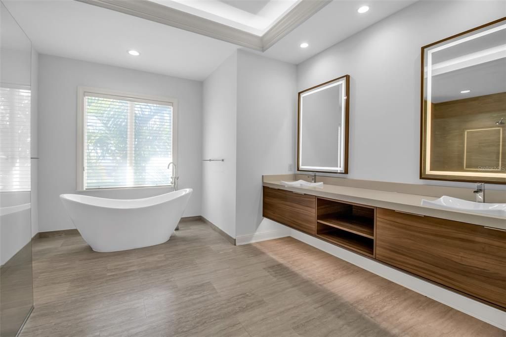 Activo con contrato: $5,985,000 (4 camas, 4 baños, 5310 Pies cuadrados)