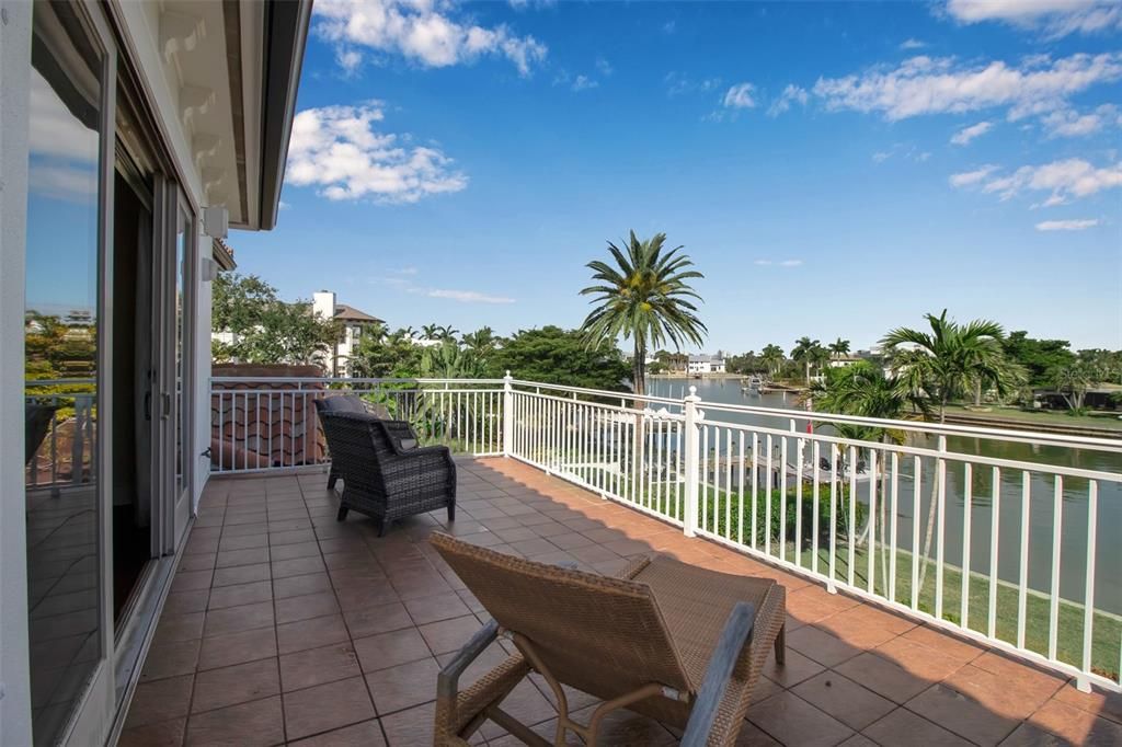 Activo con contrato: $5,985,000 (4 camas, 4 baños, 5310 Pies cuadrados)