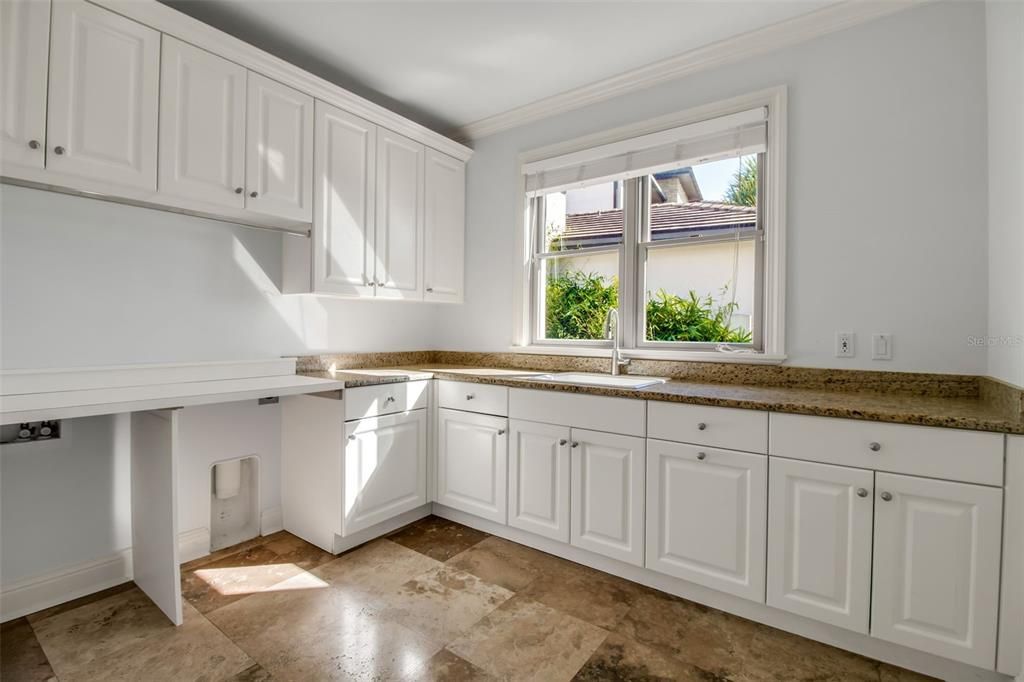 Activo con contrato: $5,985,000 (4 camas, 4 baños, 5310 Pies cuadrados)