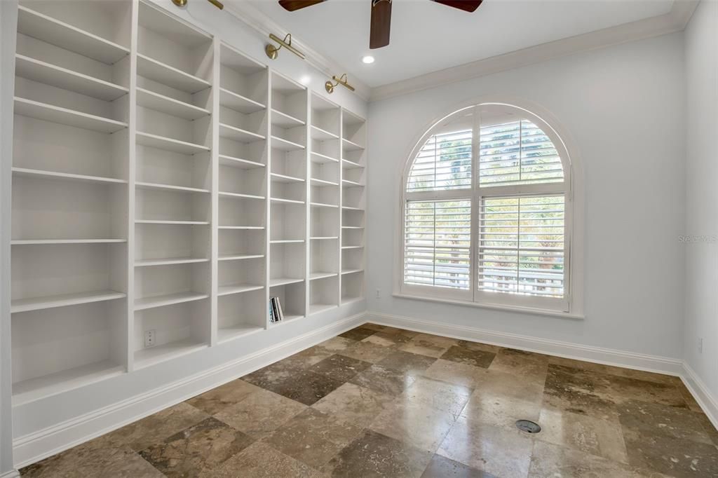 Activo con contrato: $5,985,000 (4 camas, 4 baños, 5310 Pies cuadrados)